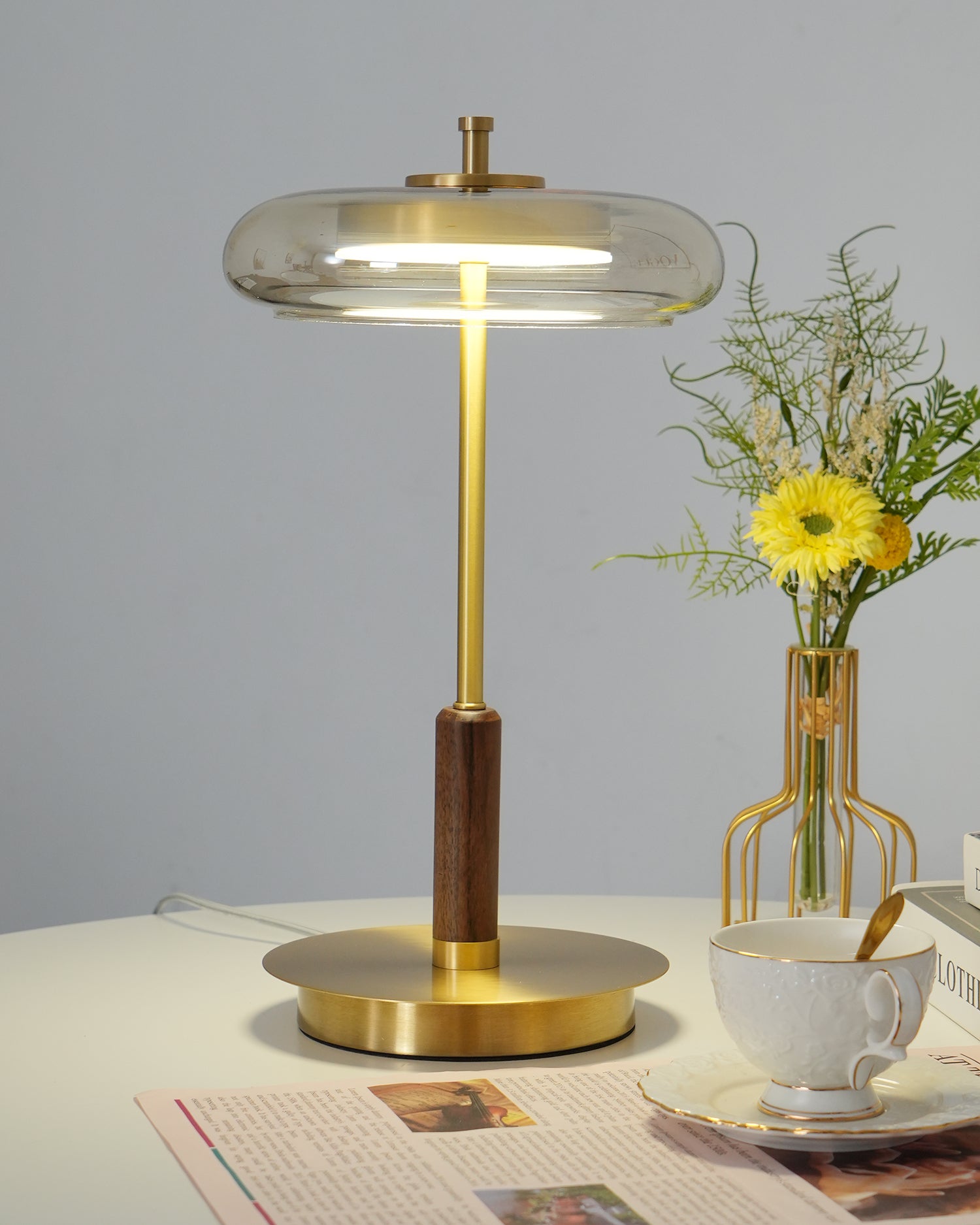 Schlanke Tischlampe aus Glas – Minimalistisch