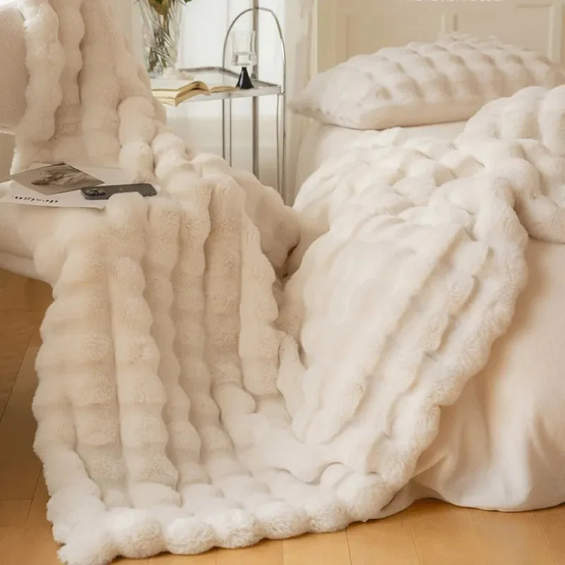 Wintertraum: PlushCozy Kunstpelz-Winterdecke in Premium-Qualität
