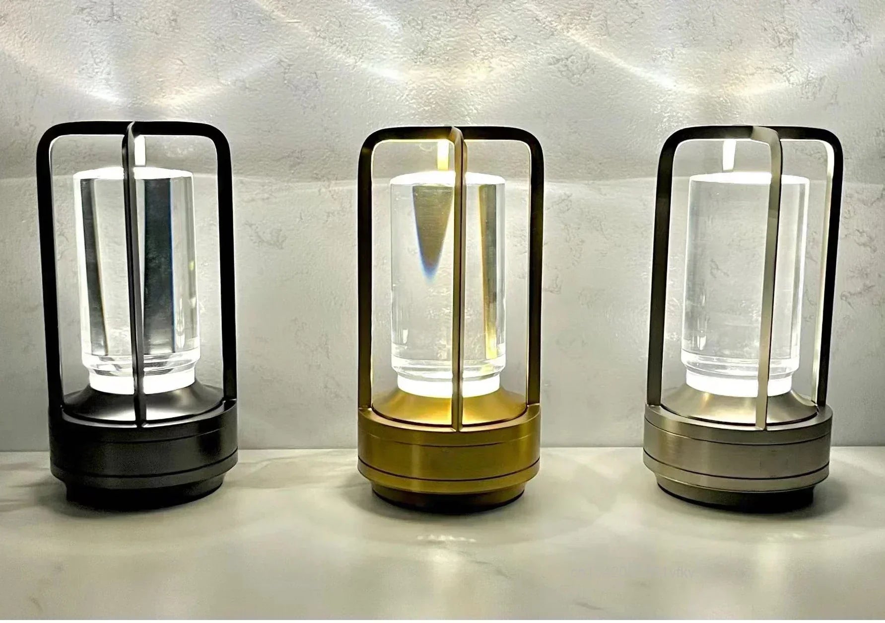 Wiederaufladbare LED-Laterne mit USB-Port – Vielseitige Lichtquelle für Haus und Garten