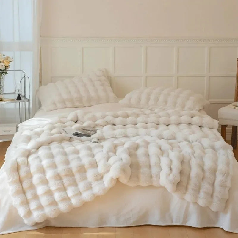 Wintertraum: PlushCozy Kunstpelz-Winterdecke in Premium-Qualität
