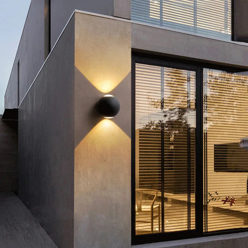 Aluminium Wandleuchte in Kugelform – Modernes Design