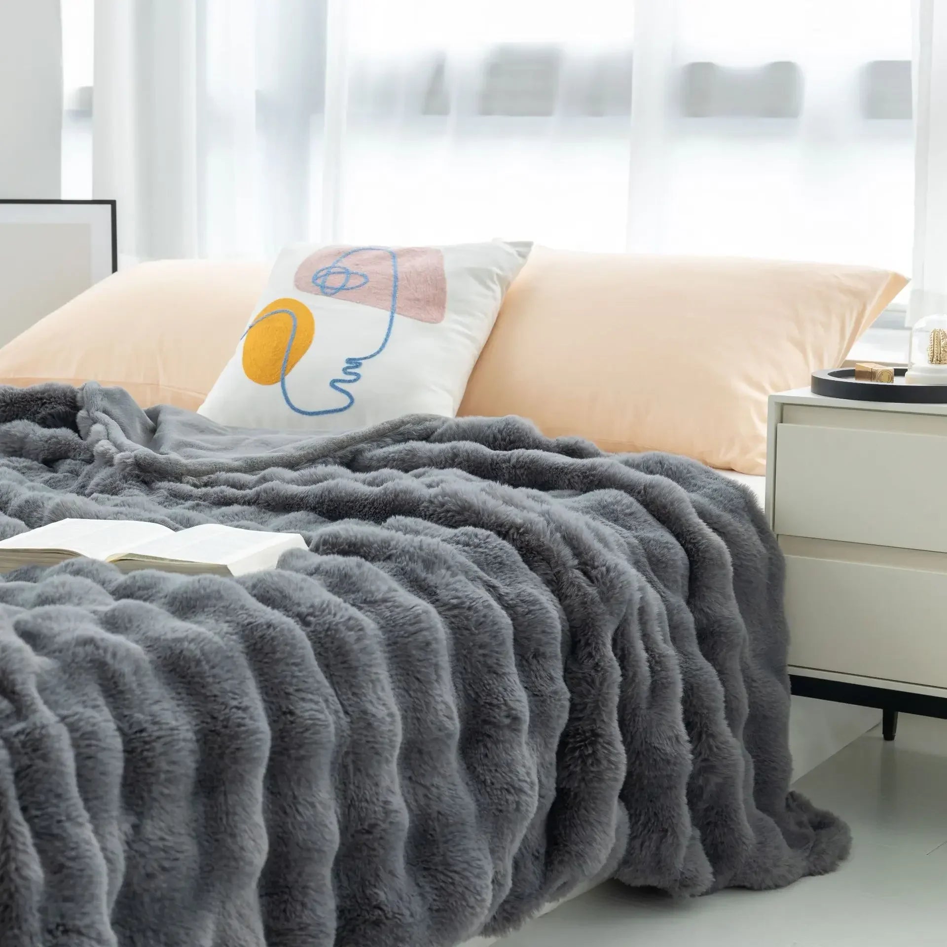 Wintertraum: PlushCozy Kunstpelz-Winterdecke in Premium-Qualität