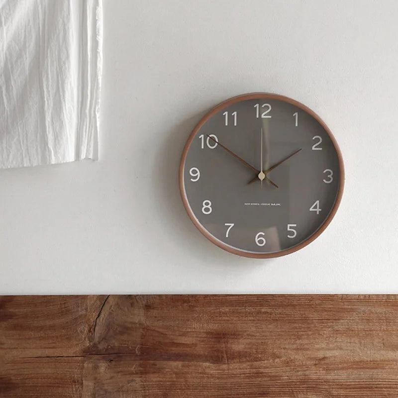 Zeitentrückung – Wanduhr aus Holz und Glas