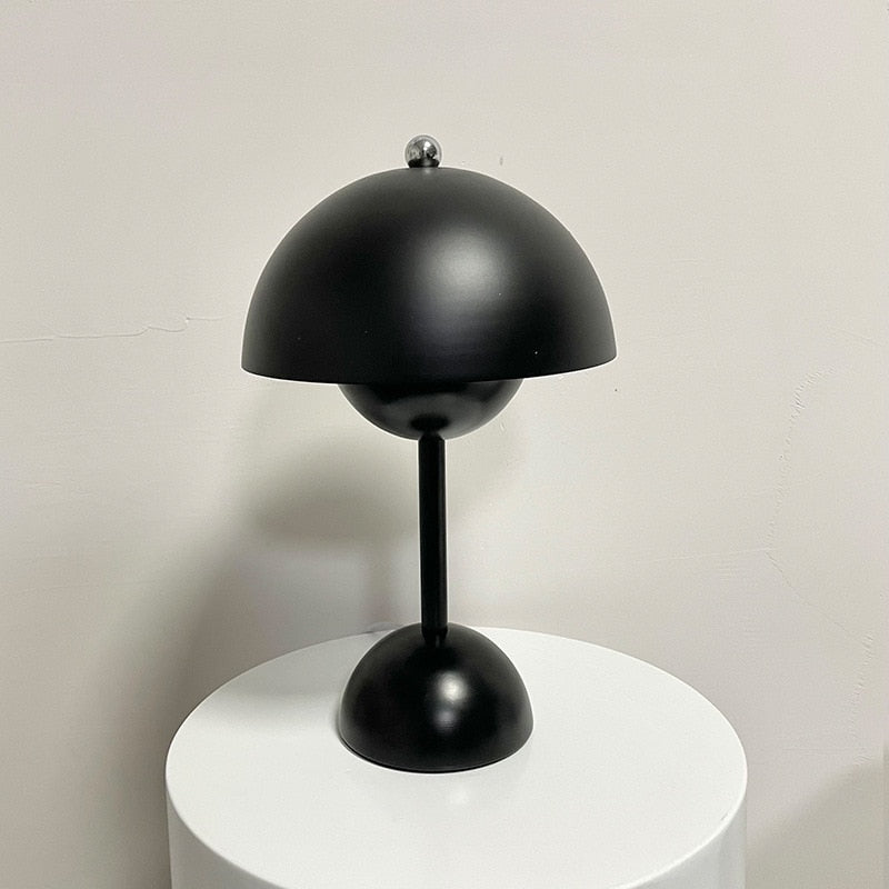 Stylische Metall-LED-Tischlampe Bud – 220V Stromversorgung