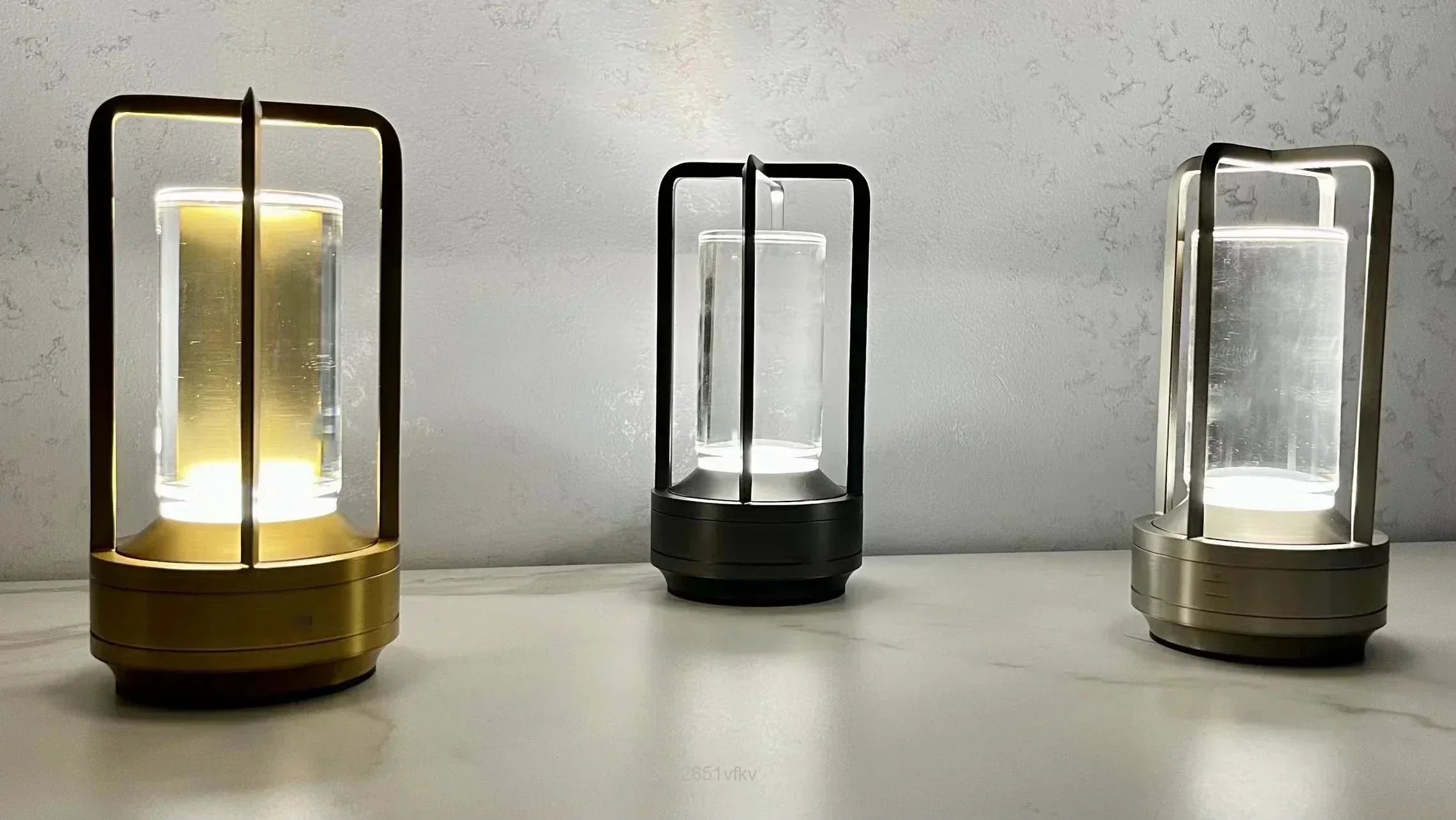 Wiederaufladbare LED-Laterne mit USB-Port – Vielseitige Lichtquelle für Haus und Garten