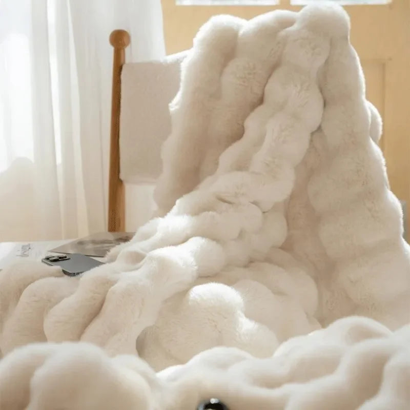 Wintertraum: PlushCozy Kunstpelz-Winterdecke in Premium-Qualität