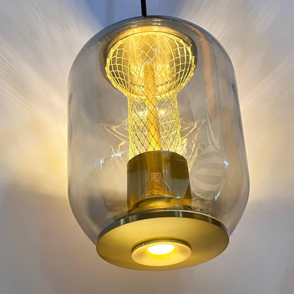 Glas-Metall-Pendelleuchte – Modernes Hängelampen-Design für Innenräume