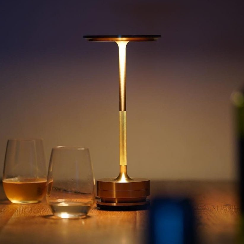 Luxuriöse Tischlampe – Dezente Eleganz & warmes Licht
