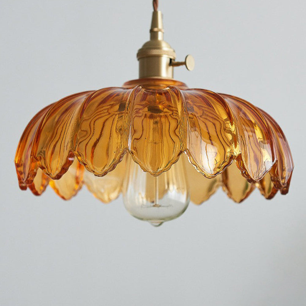 Retro-Pendelleuchte mit glasiertem Blumenmuster