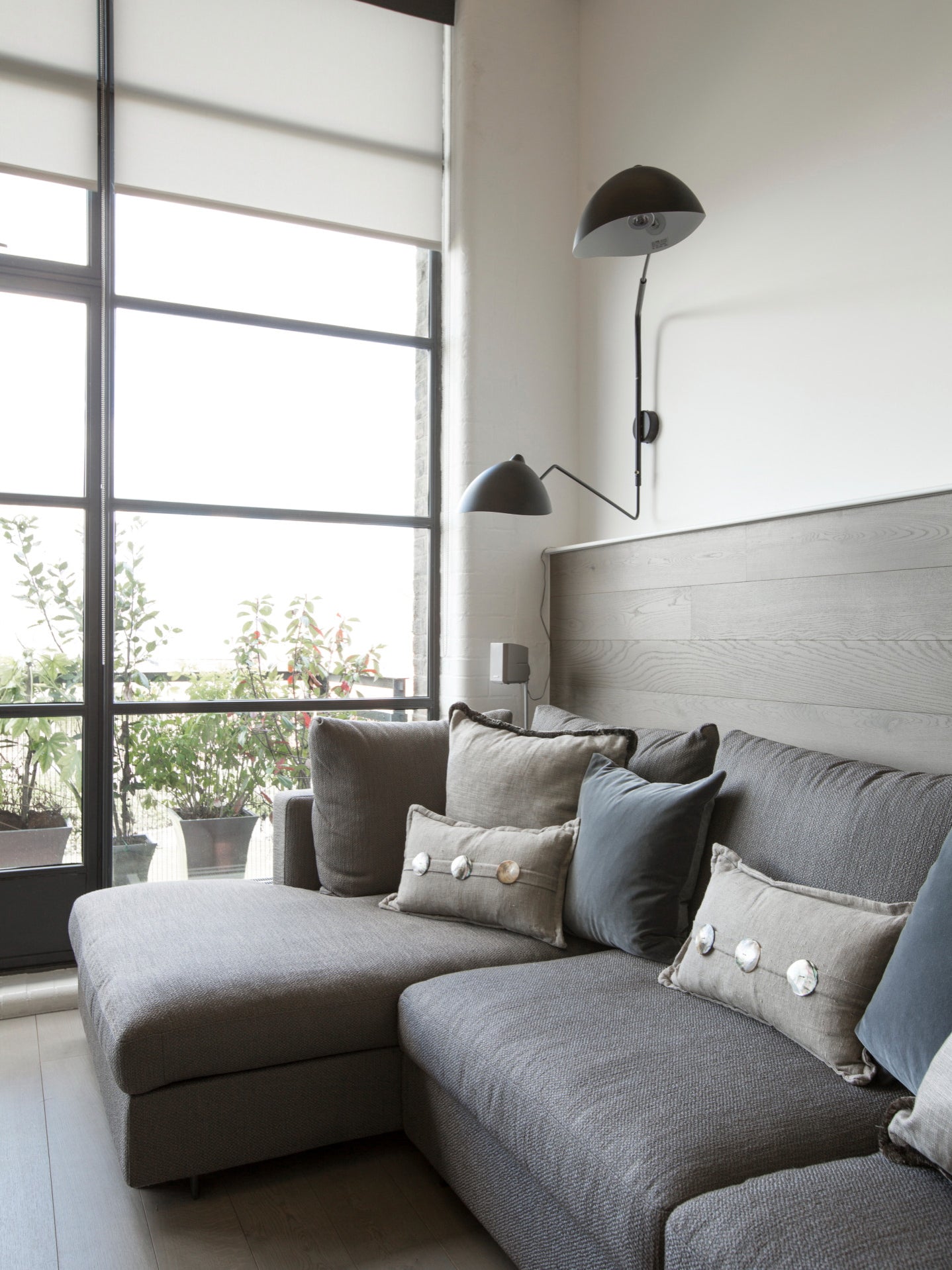 Minimalistische Verstellbare Wandleuchte mit Schwenkarm