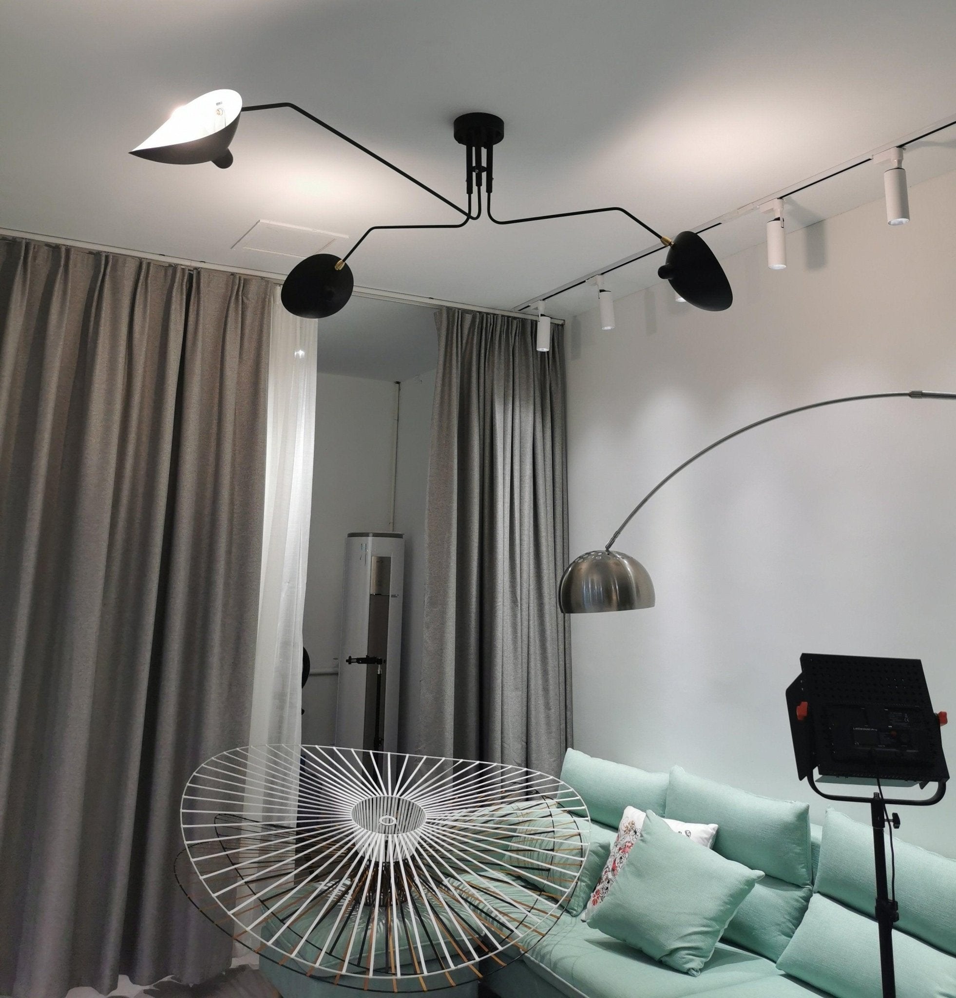 Moderne Deckenleuchte inspiriert von Serge Mouille