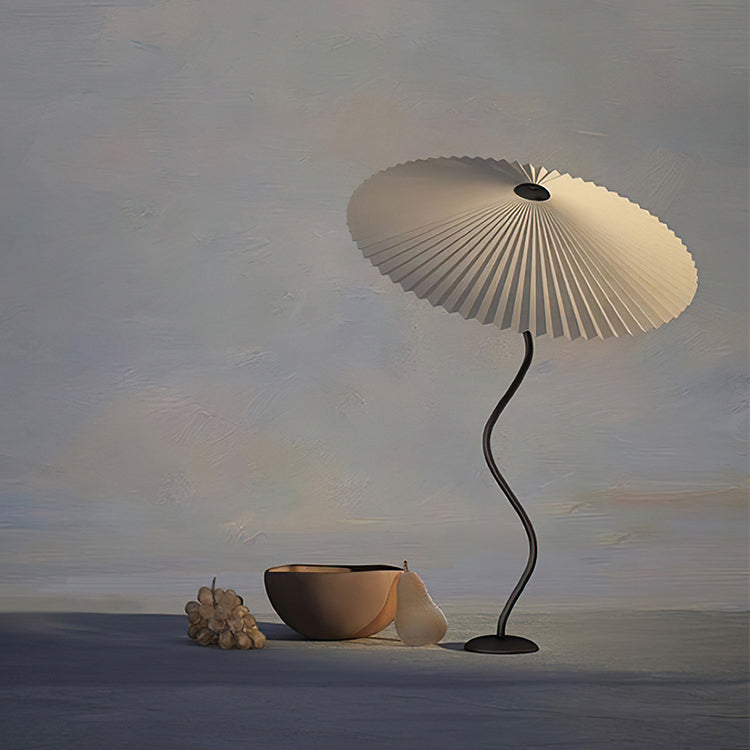 Tischlampe mit Plissiertem Stoffschirm