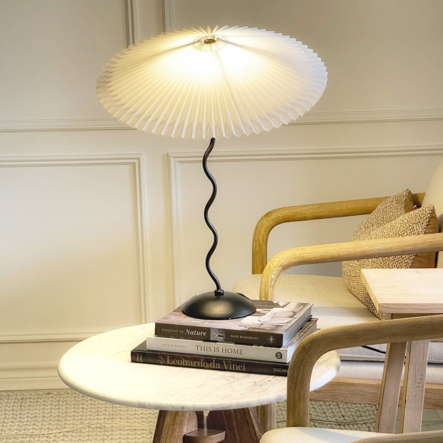 Tischlampe mit Plissiertem Stoffschirm