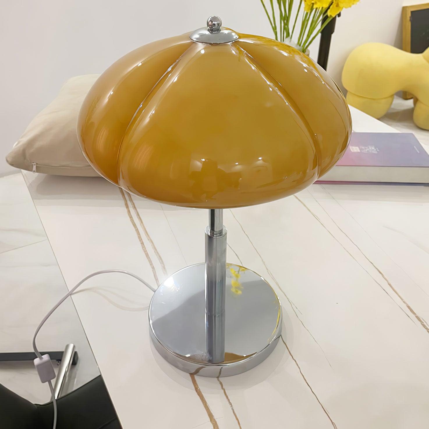 Moderne Bauhaus Tischlampe in Pilzform