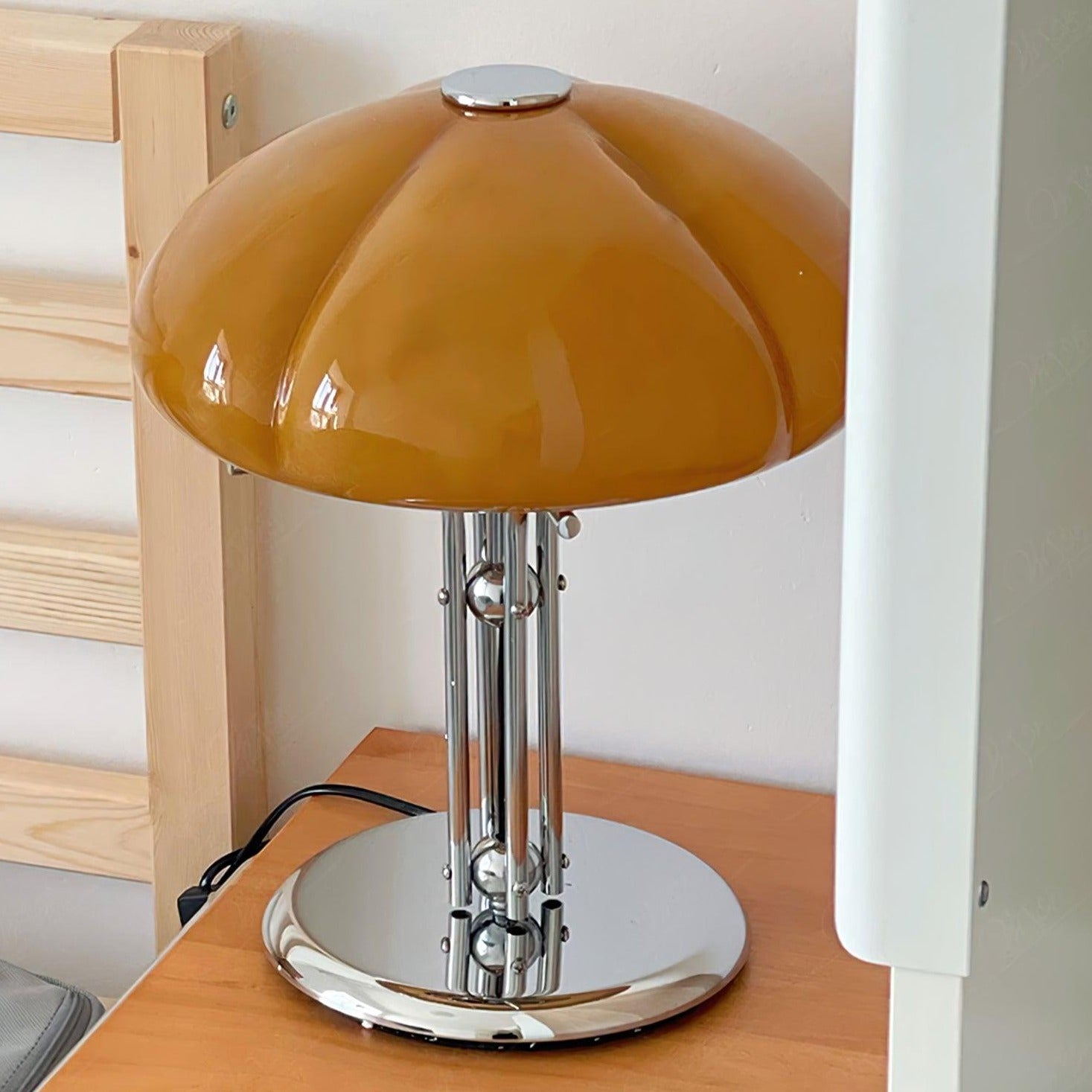 Moderne Bauhaus Tischlampe in Pilzform