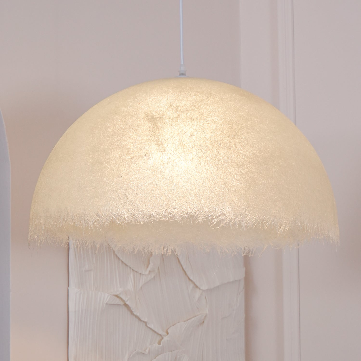 Federleichte Pendelleuchte – Weiße Kuppelform Deckenlampe