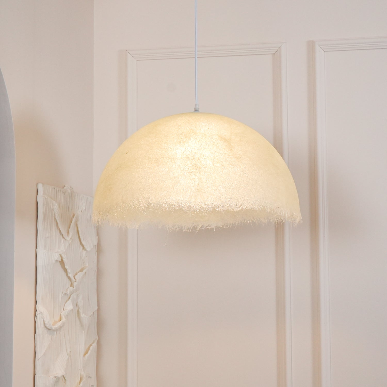 Federleichte Pendelleuchte – Weiße Kuppelform Deckenlampe