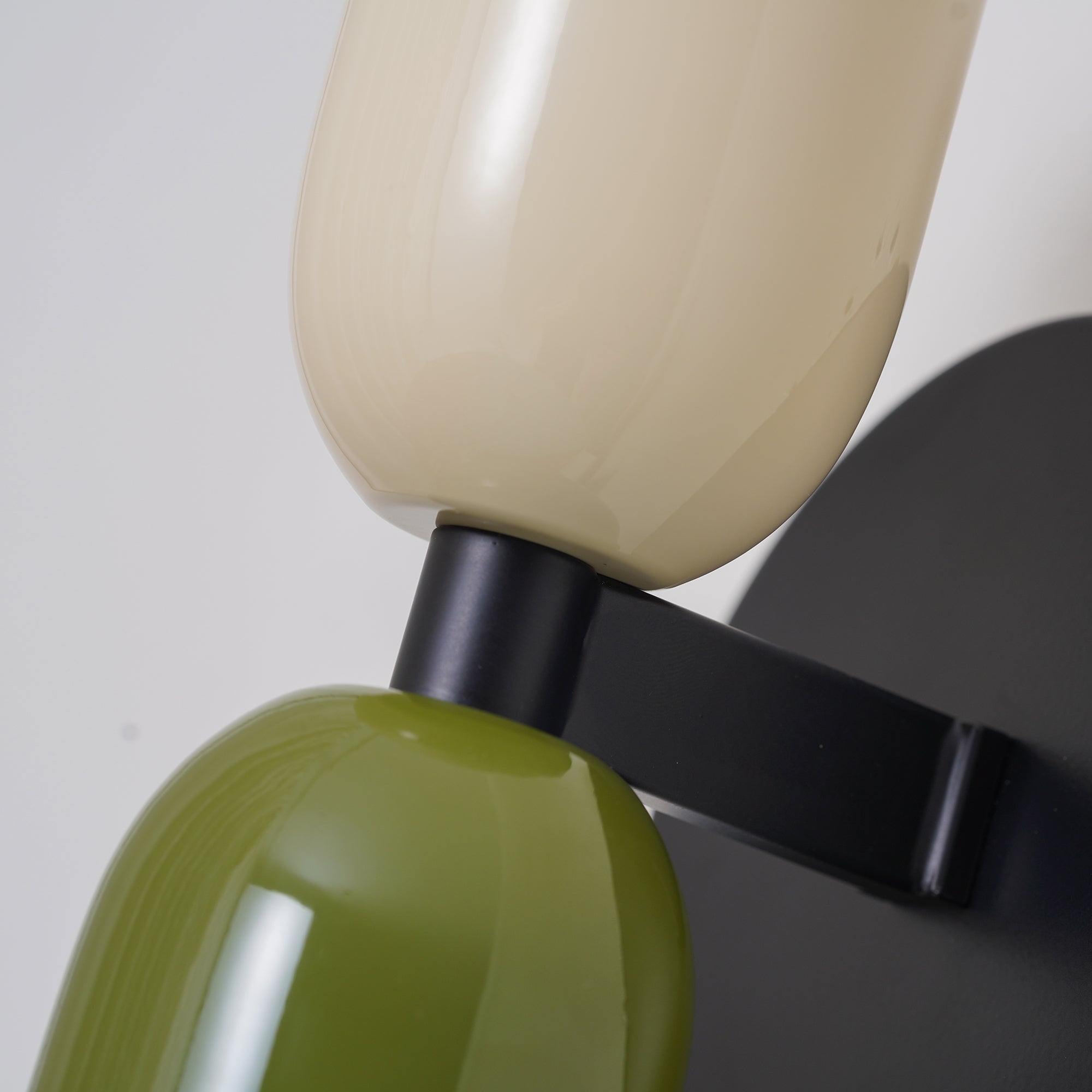 Kreative Wandleuchte mit Vintage Doppelkopf-Design für Wohnräume