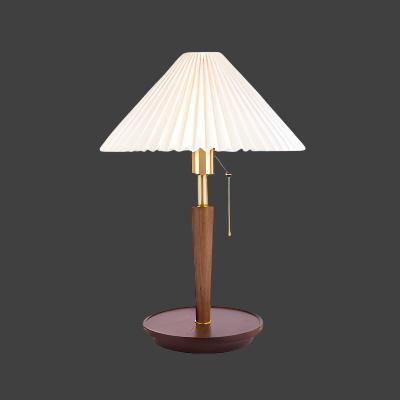 Plissierte Holz-Tischlampe im Vintage-Stil