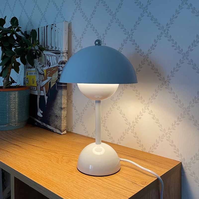 Stylische Metall-LED-Tischlampe Bud – 220V Stromversorgung