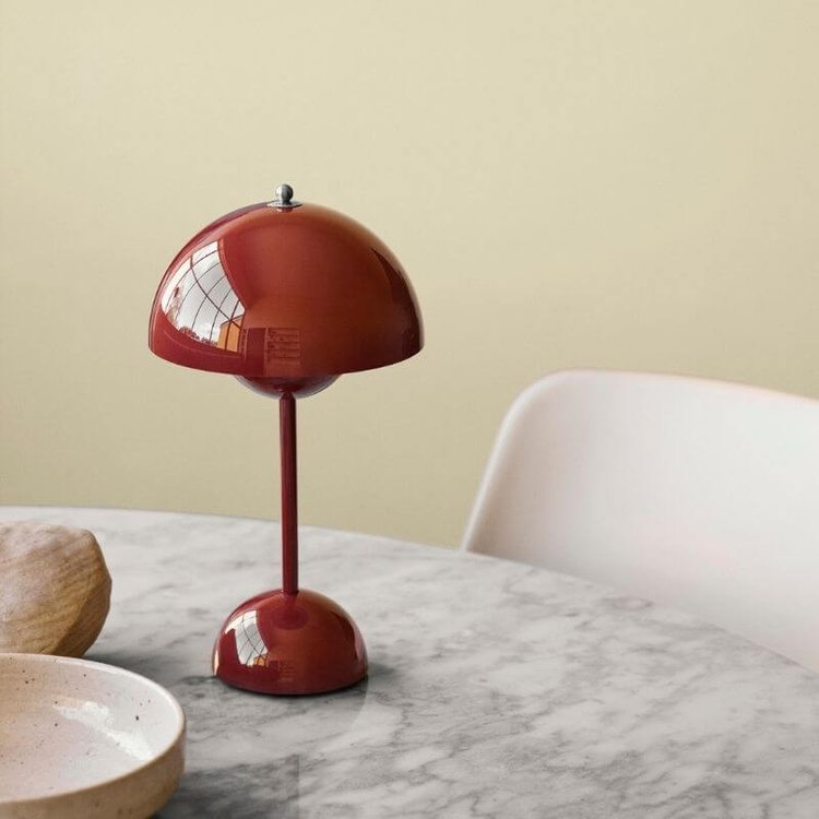 Moderne LED-Tischlampe Mit Touch-Funktion Und Farbwechsel