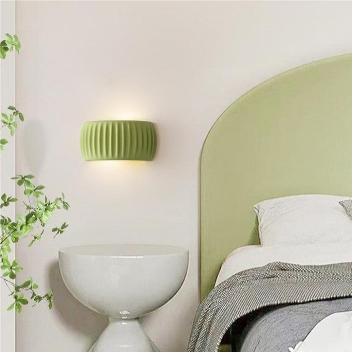 Geriffelte Harz-Wandleuchte im Modernen Art Deco Stil