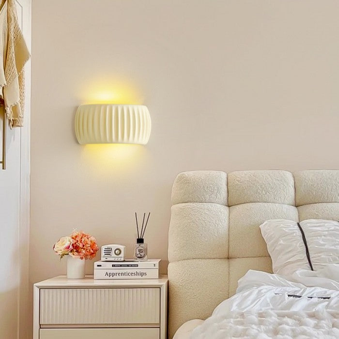 Geriffelte Harz-Wandleuchte im Modernen Art Deco Stil