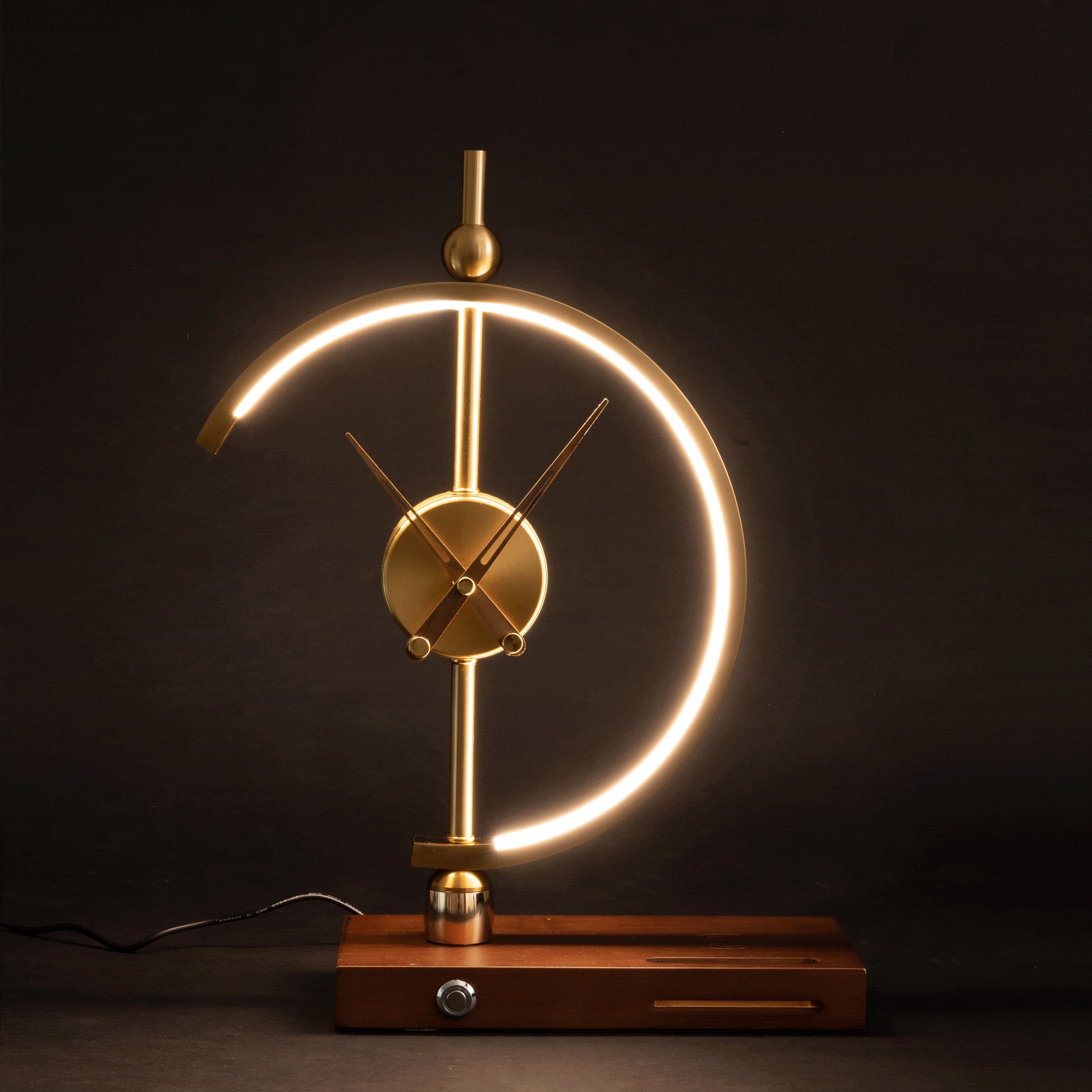 LED-Tischlampe mit Uhr – Kabelloser Ladebereich inklusive