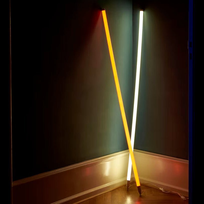 Neon LED Stehlampe – Stylisches Lichtrohr-Design für Wohnräume