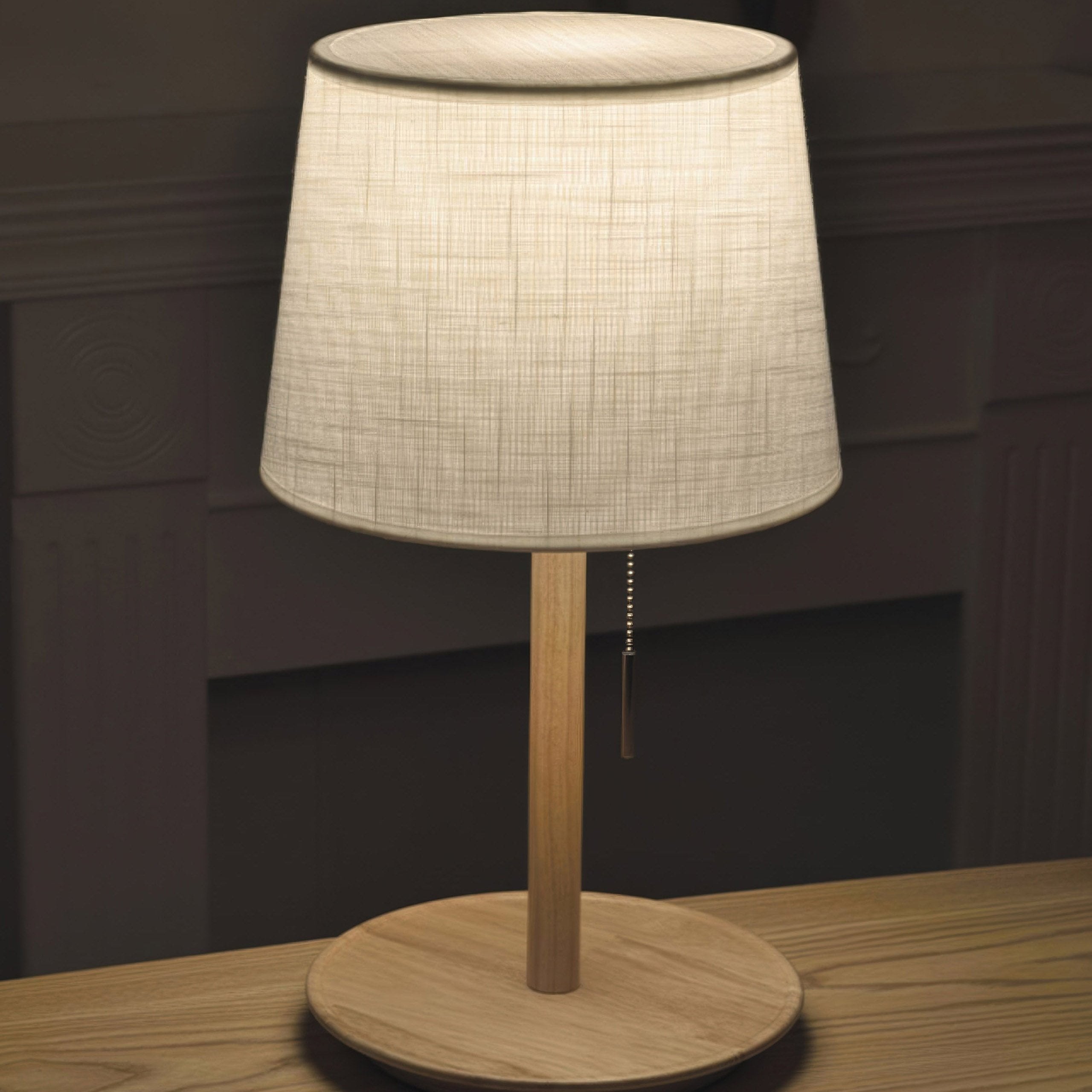 Tischlampe mit nordischer Walnussbasis und Stoffschirm