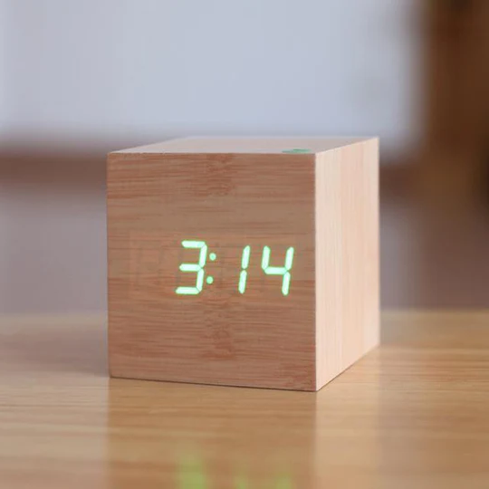 Digitale Holz-Uhr mit LED-Anzeige – Modernes Design für Ihr Zuhause