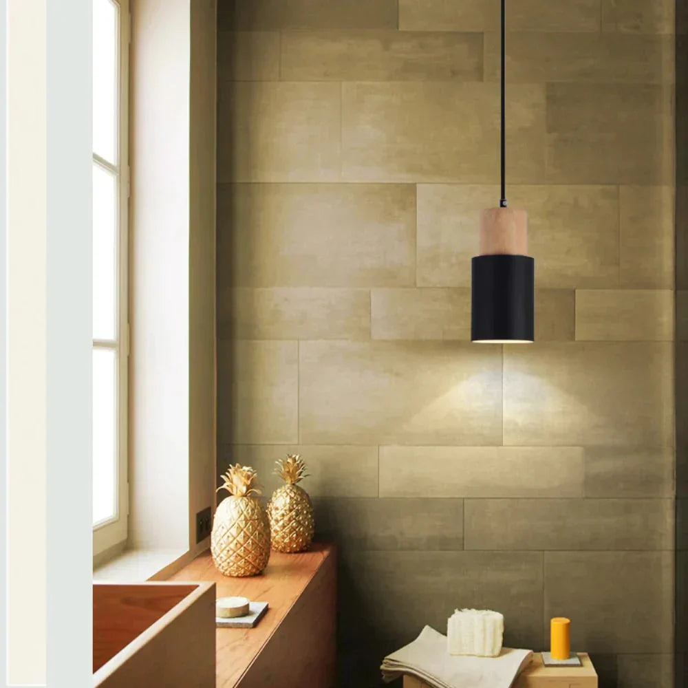 Skandinavische Pendelleuchte Mit Holzakzent – Schlichtes Design, Gemütliche Atmosphäre