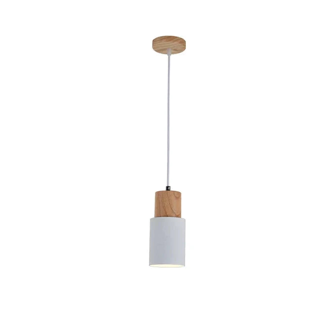 Skandinavische Pendelleuchte Mit Holzakzent – Schlichtes Design, Gemütliche Atmosphäre