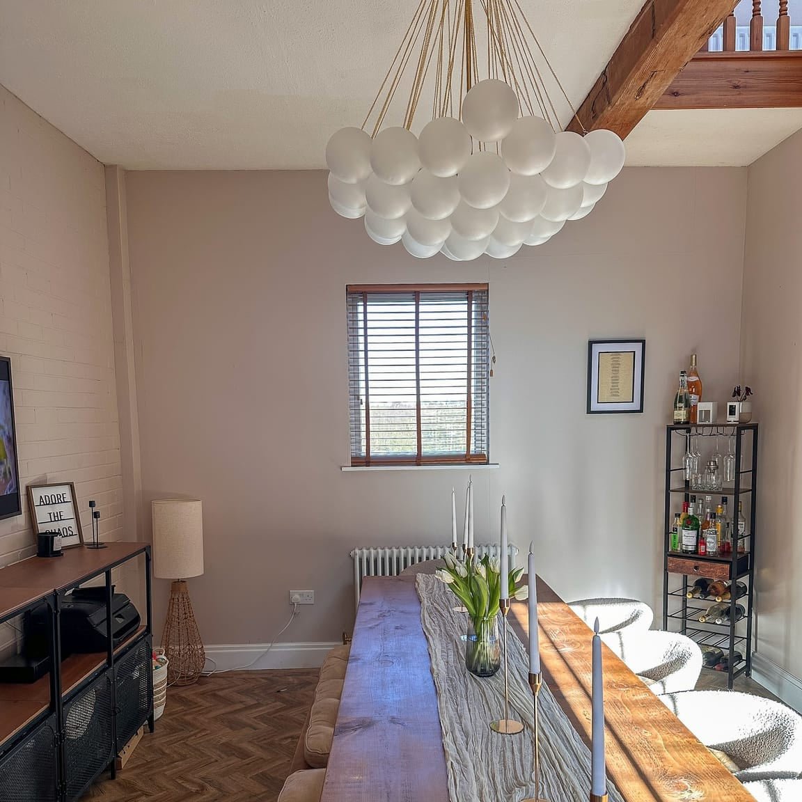 Zeitgenössischer Hängender Kronleuchter Mit Glaskugel-Design