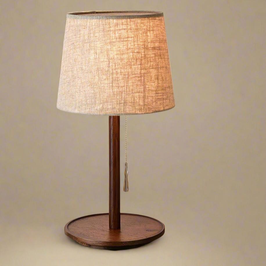Tischlampe mit nordischer Walnussbasis und Stoffschirm