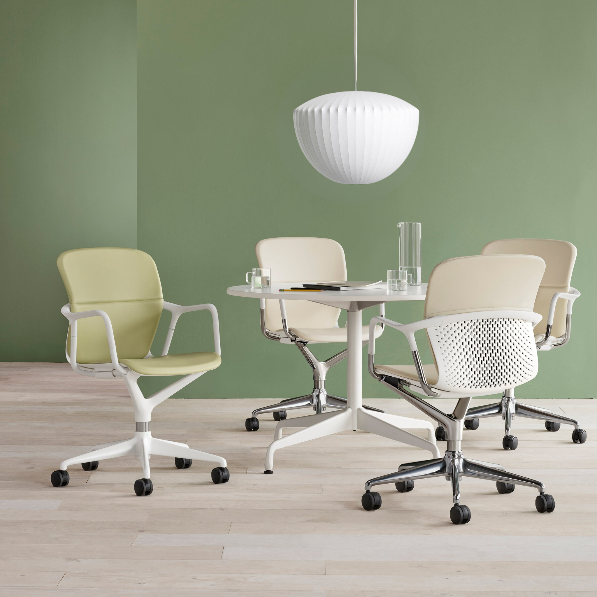 Pendelleuchte mit Seidenblasen – Cluster-Design aus Stahl