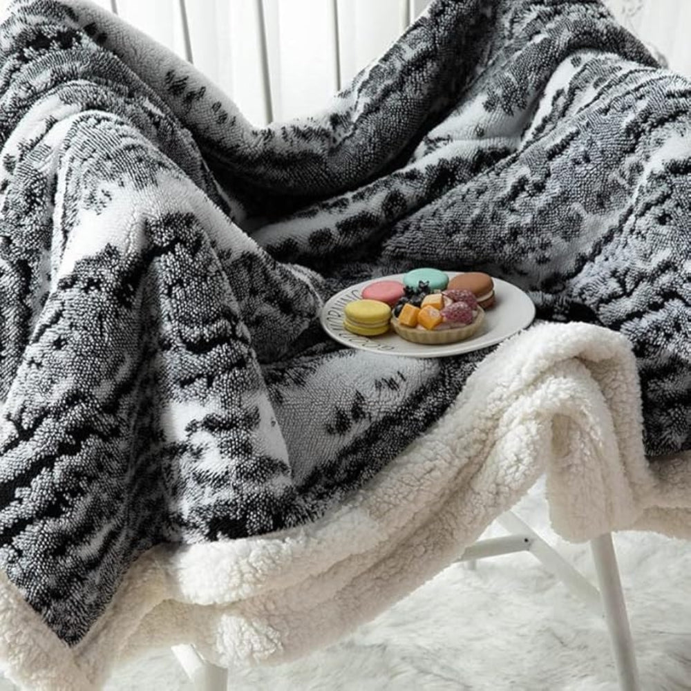 Velvet Sherpa Decke mit Seraphina-Muster