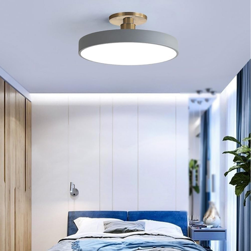 Runde LED-Halbeinbauleuchte Im Modernen, Klaren Design