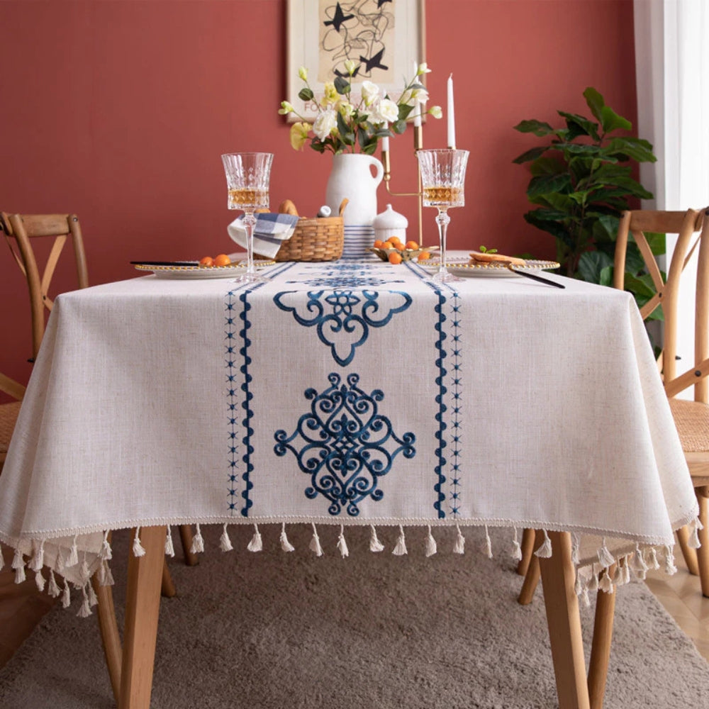 Rutschfeste Tischdecke mit Feiner Stickerei