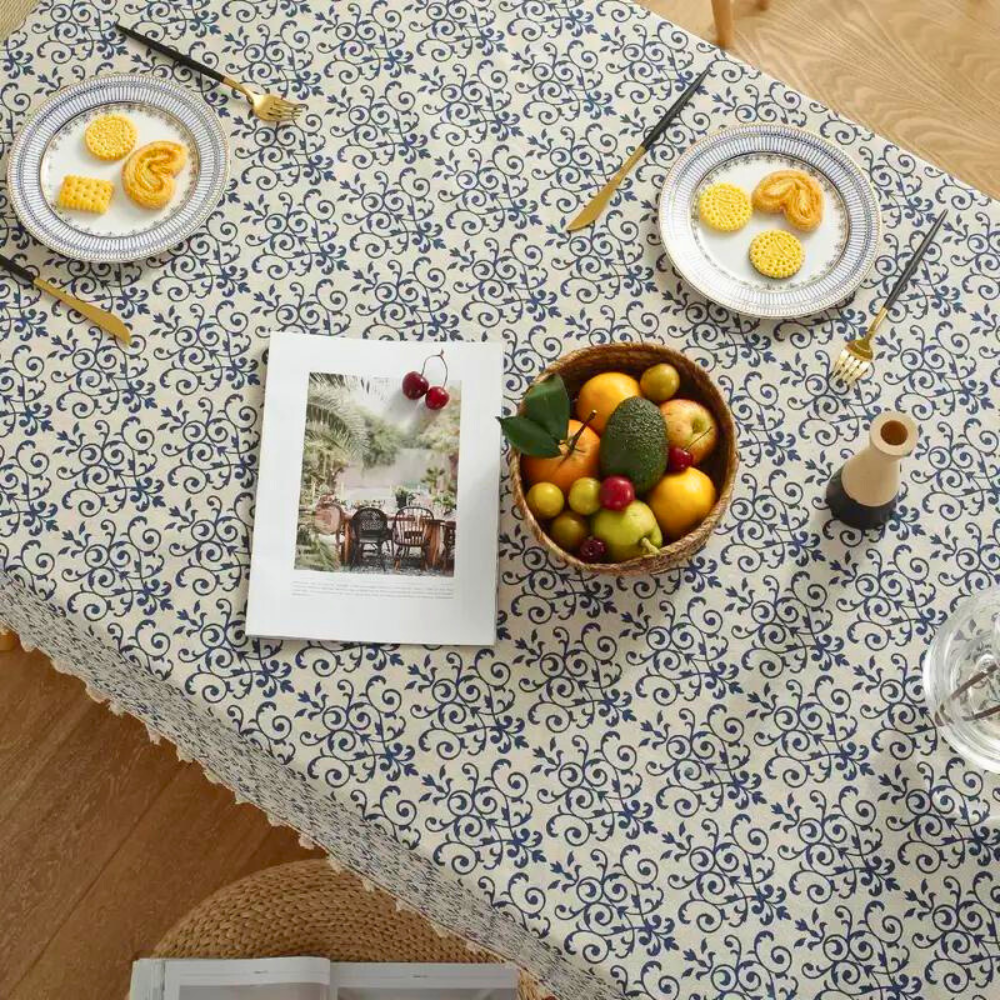 Gemusterte Tischdecke im Cottage-Stil – Ländliche Eleganz