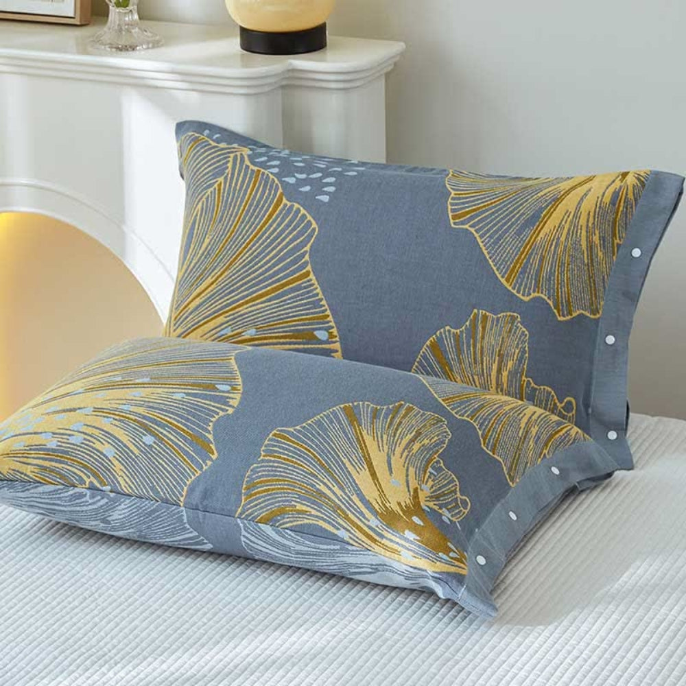 Baumwoll-Kissenhüllen mit floraler Gold-Optik