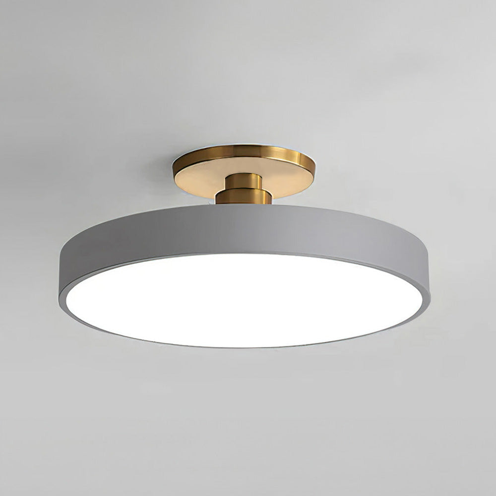Runde LED-Halbeinbauleuchte Im Modernen, Klaren Design