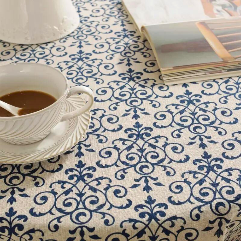 Gemusterte Tischdecke im Cottage-Stil – Ländliche Eleganz