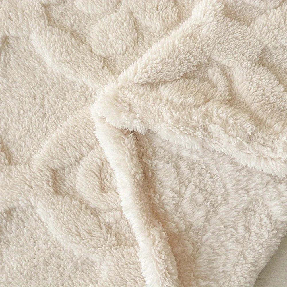 Winterliche Fleecedecke mit Blatt-Stickmuster