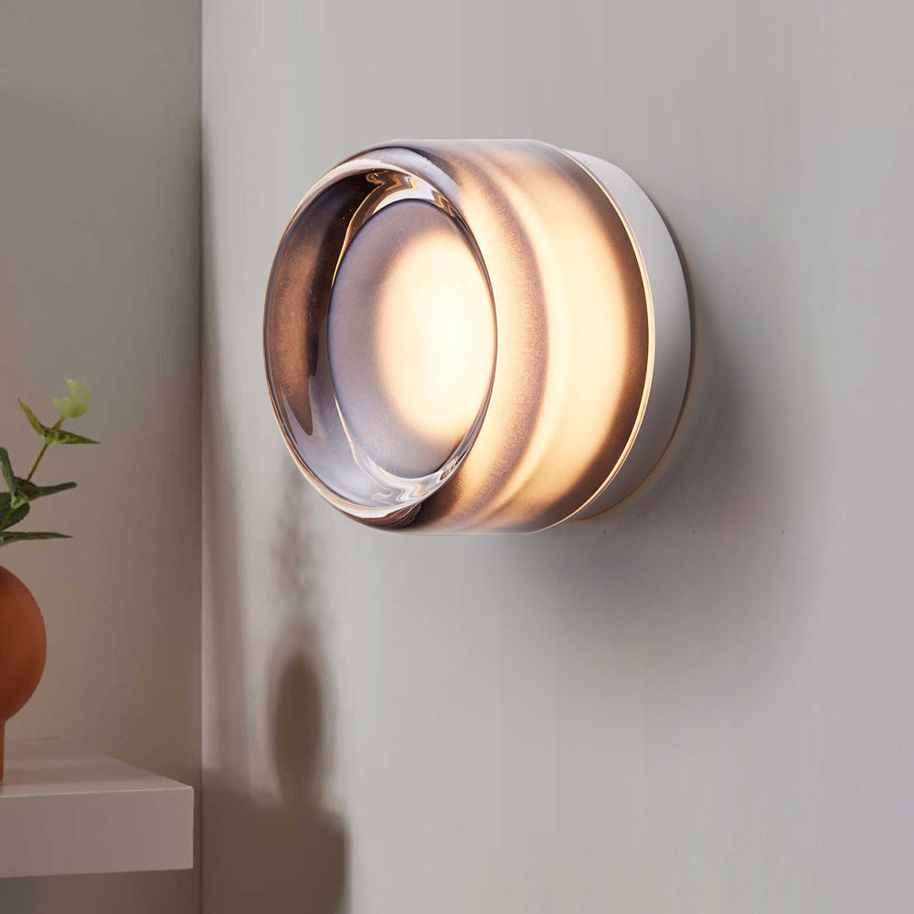 LED-Wandleuchte mit sanfter Form im minimalistischen Stil
