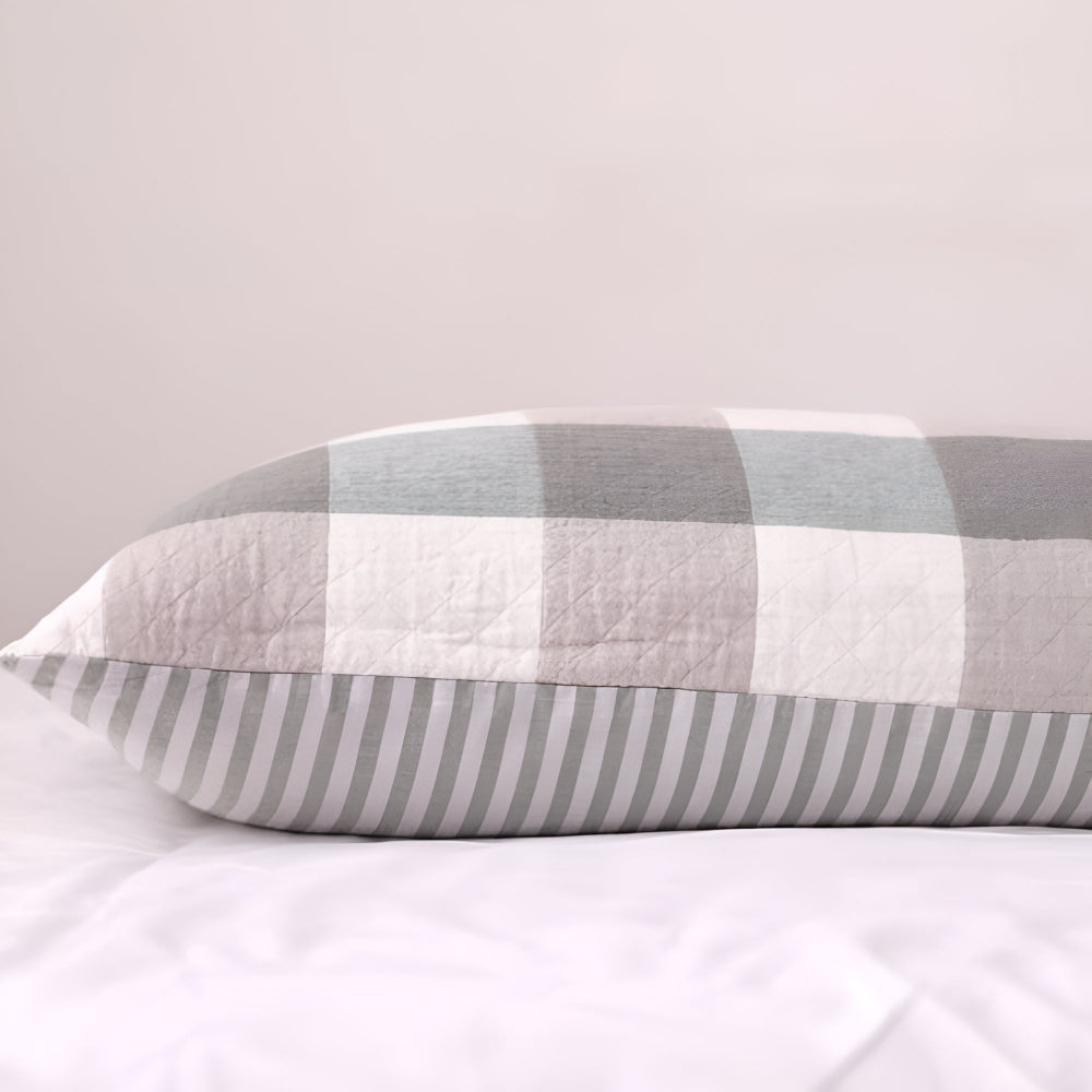 Karo- und Streifen-Kissenbezug aus Baumwolle – Stilvolles Design