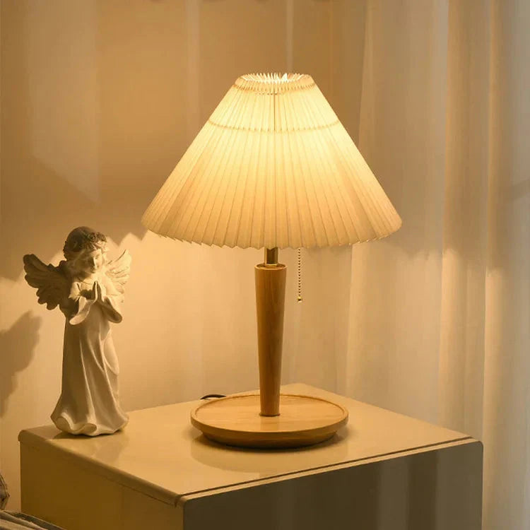 Plissierte Holz-Tischlampe im Vintage-Stil