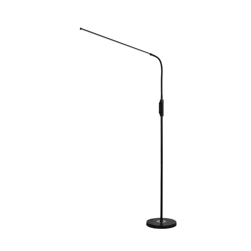Zeitgemäße LED-Stehlampe Aus Metall Mit Flexiblem Lampenkopf