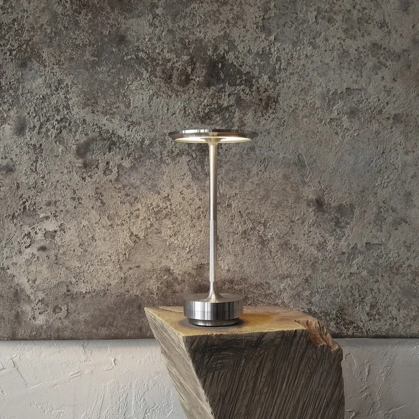 Tischlampe mit Warmem Licht – Schlichtes Design für Wohnräume