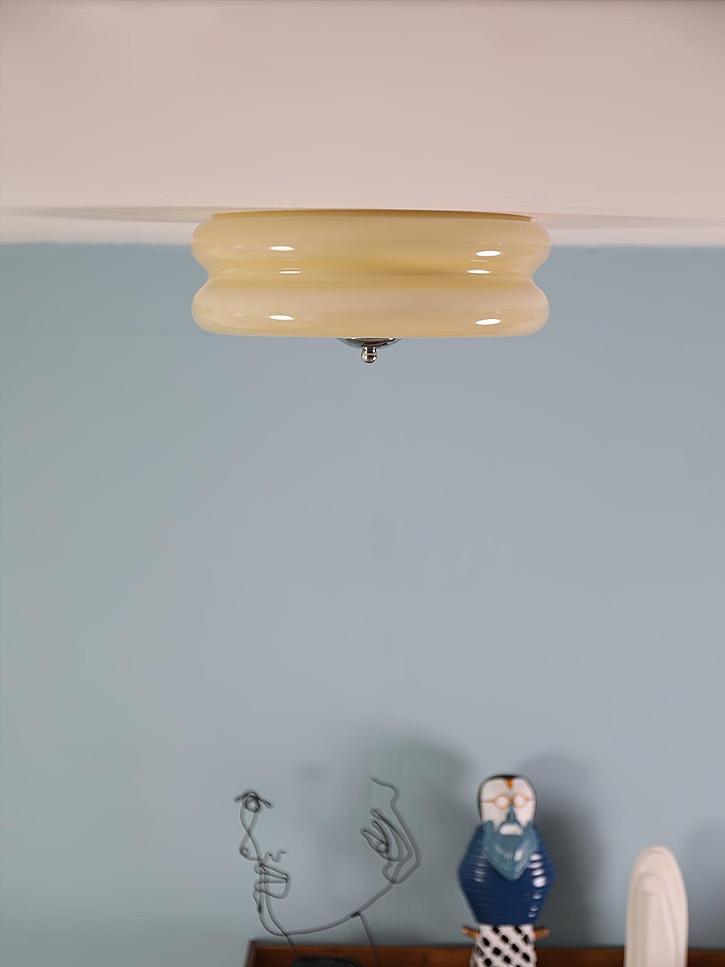 Messing & Creme Glas Deckenleuchte | Halbmontierte Retro Lampe